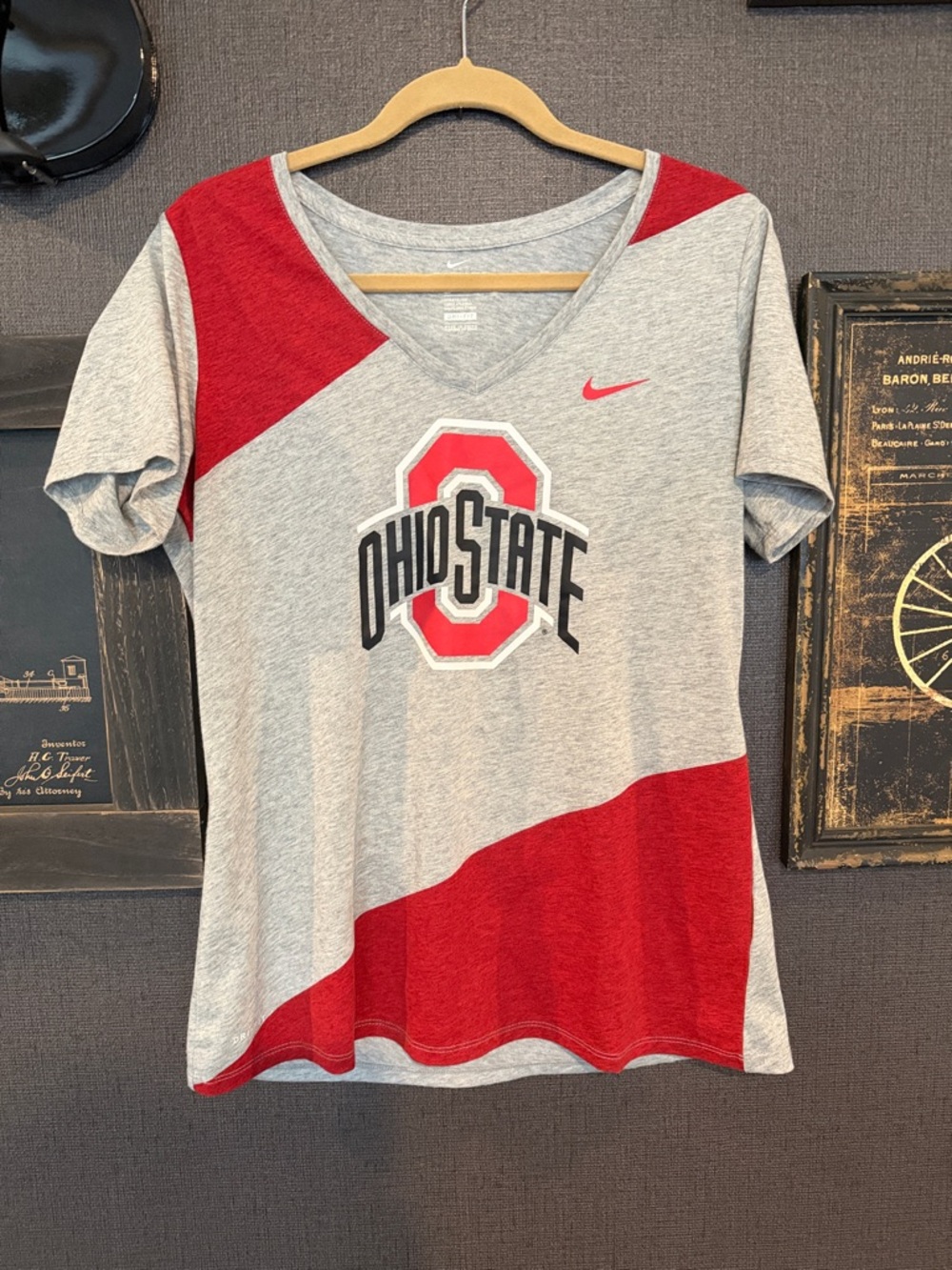 Nike Dri-Fit Ohio State Women's Gray & Scarlet V-Neck Tee Large